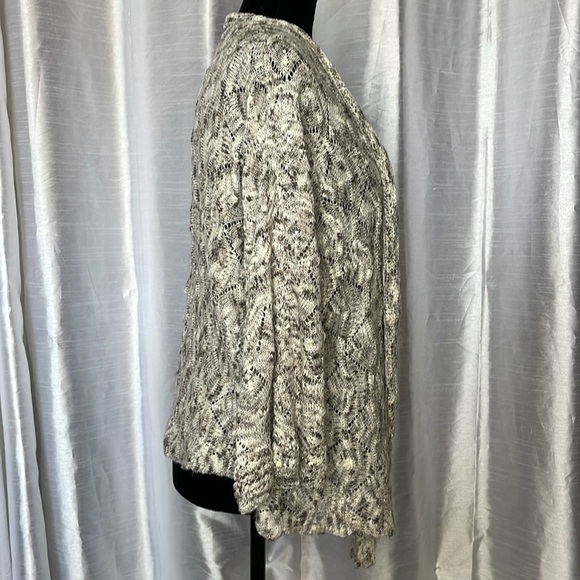 Dressbarn Women’s XL Open Front
3/4 Bell Sleeve Hollow Out Cardigan - Picture 3 of 8